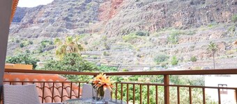 Calma Suites modern 1BR apartment with terrace and views