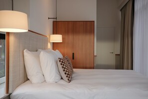 Superior Suite | Hypo-allergenic bedding, in-room safe, desk, blackout drapes - By Friso (The Hague)