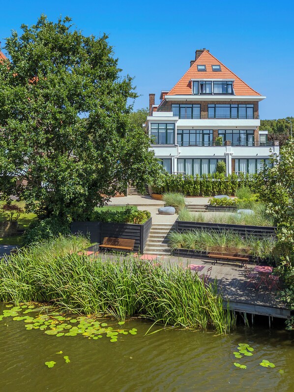 Exterior - By Friso (The Hague)