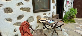 Casa El Patio - 1br Apartment with shared patio and mountain views