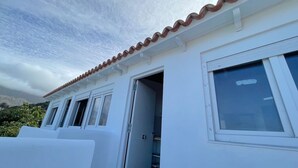 A white building with a tiled roof and multiple windows. - Eden Gomera Terrace Apartment oceanviews (Lepe)