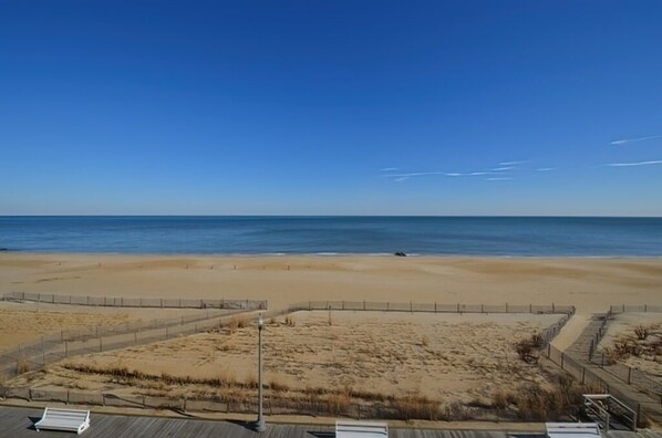 Beach - OCEAN FRONT CONDO. ENJOY YOUR MORNING COFFEE SITTING ON YOUR PRIVATE BALCONY WATCHING THE SUNRISE. (Rehoboth Beach)