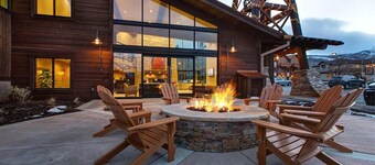 Moose Mgmt at Prospector 805: 3min to Main St-Pool & Hot Tub Access-Washer/Dryer