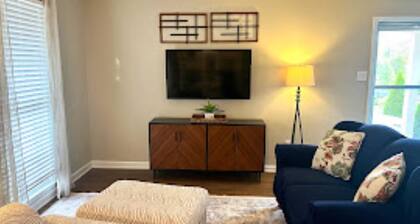 Cozy Home in the Hartland Area!