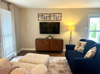 Cozy Home in the Hartland Area!