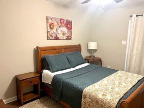 2 bedrooms, iron/ironing board, WiFi, bed sheets - Cozy Home in the Hartland Area! (Lexington)