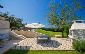 Outdoor dining - Awesome home in Porec (Porec)