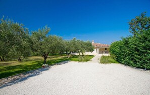 Property grounds - Awesome home in Porec (Porec)