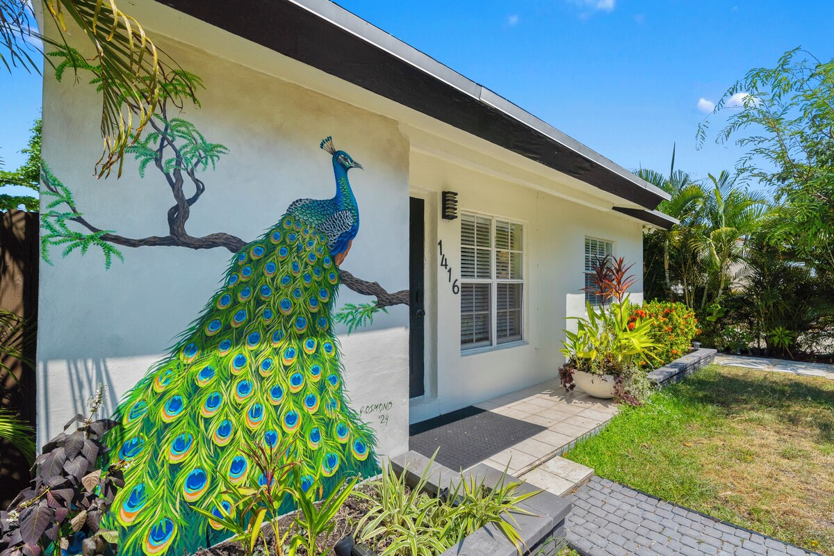 Cottage w Peacocks Managed by BNR Vacation Rentals