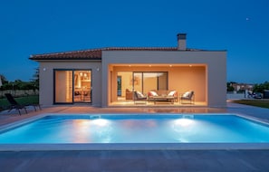 Pool - Awesome home in Svetvincenat (Svetvincenat)