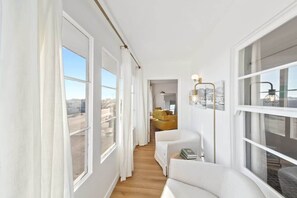 TV, DVD player, offices