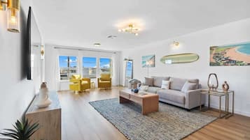 Fernseher, DVD-Player, Arbeitsbereiche, Drucker