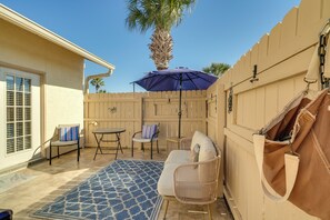 Apartment (2 Bedrooms) | Interior - Walk to Ocean: Condo w/ Pool & Hot Tub in Pcb! (Panama City Beach)