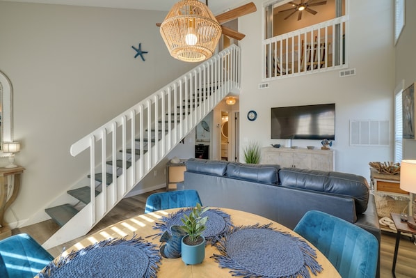 Apartment (2 Bedrooms) | Interior - Walk to Ocean: Condo w/ Pool & Hot Tub in Pcb! (Panama City Beach)