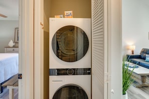 Apartment (2 Bedrooms) | Interior - Walk to Ocean: Condo w/ Pool & Hot Tub in Pcb! (Panama City Beach)