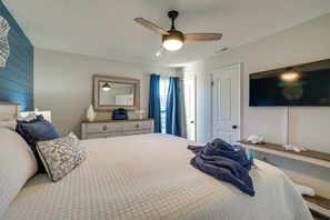 Apartment (2 Bedrooms) | Interior - Walk to Ocean: Condo w/ Pool & Hot Tub in Pcb! (Panama City Beach)