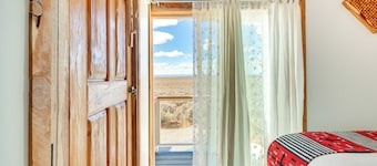 Hot Tub, Sunset Views! Couples Escape in El Prado