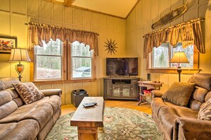 House (4 Bedrooms) | Interior - Spacious Bethlehem Mountaintop Home w/ Deck & View (Bethlehem)