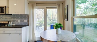 Ann Arbor Home w/ Deck, 2 Mi to Michigan Stadium!