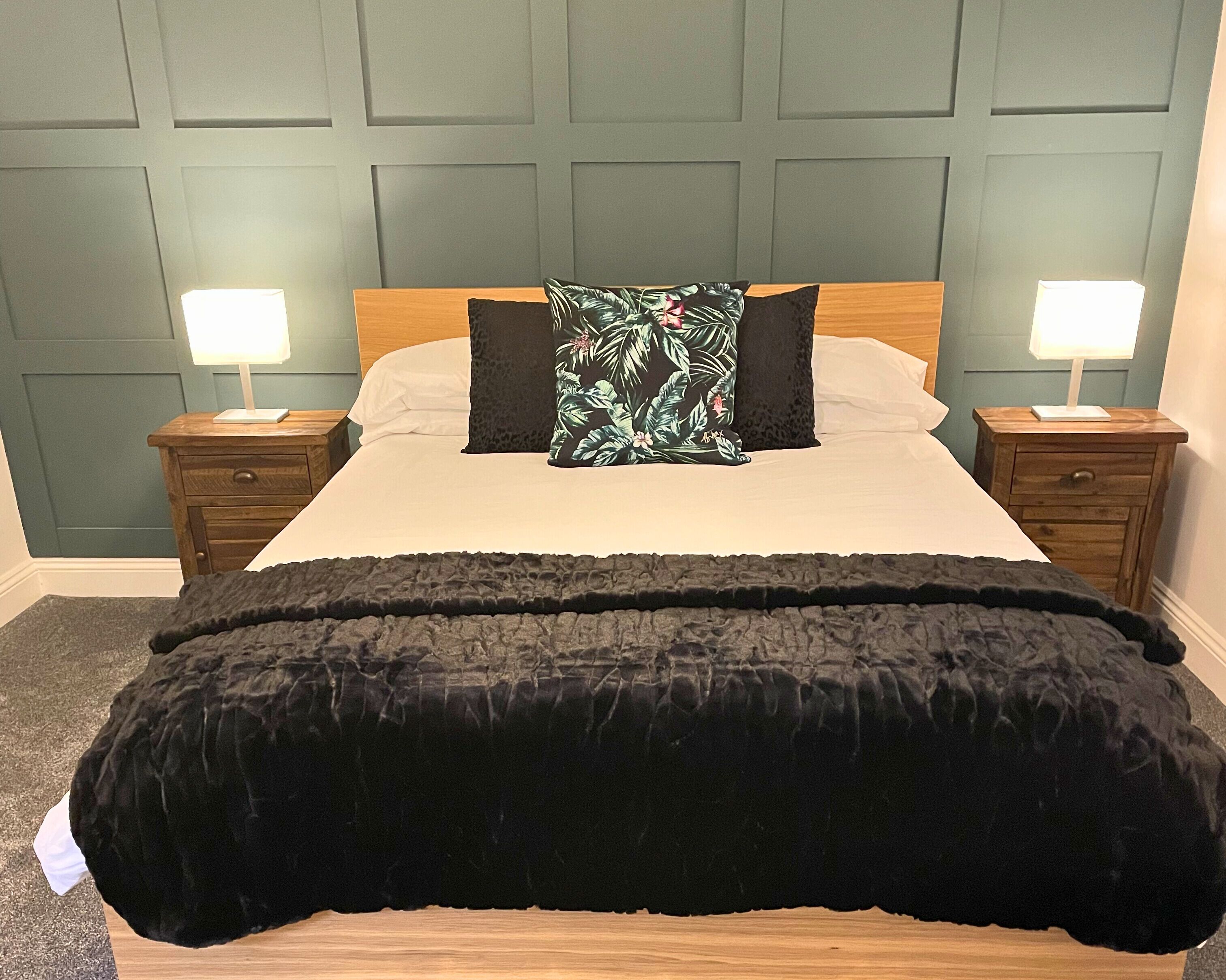 Iron/ironing board, free WiFi, bed sheets