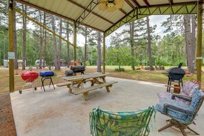Cottage (0 Bedroom) | Interior - Tree-lined Higden Retreat: Close to Parks + Trails (Higden)