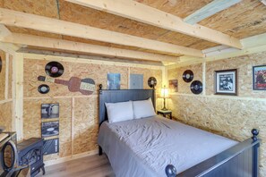 Cottage (0 Bedroom) | Interior - Tree-lined Higden Retreat: Close to Parks + Trails (Higden)