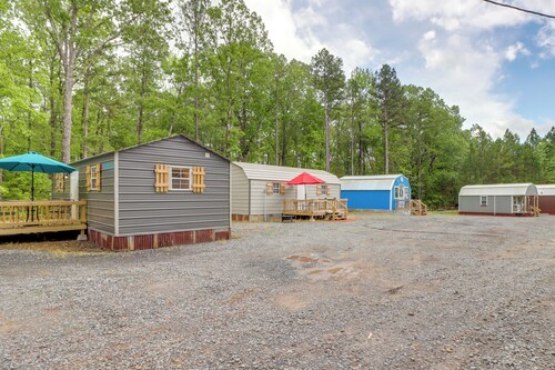 Tree-lined Higden Retreat: Close to Parks + Trails