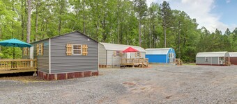 Tree-lined Higden Retreat: Close to Parks + Trails