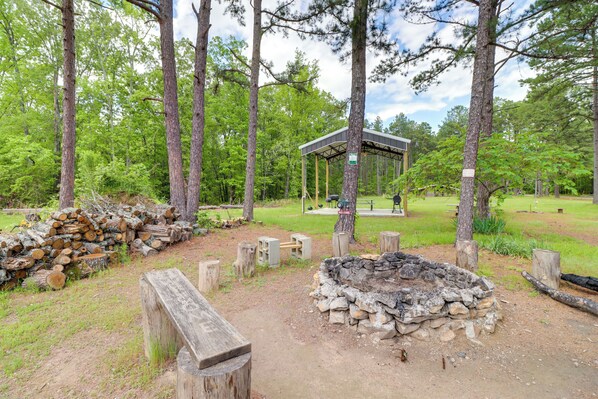 Apartment (0 Bedroom) | Interior - Cozy Higden Studio: Close to Greers Ferry Lake! (Higden)