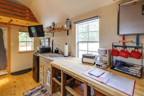 Apartment (0 Bedroom) | Interior - Cozy Higden Studio: Close to Greers Ferry Lake! (Higden)