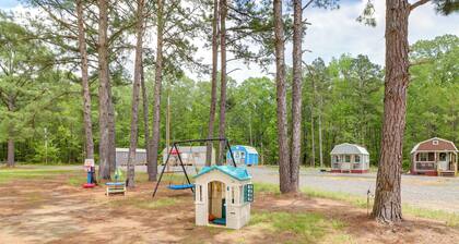 Higden Studio w/ Shared Patio, Yard Games, Grills!