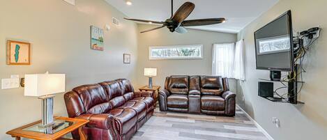 Cottage (2 Bedrooms) | Front of property