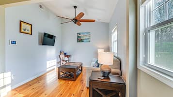 Cottage (2 Bedrooms) | Interior