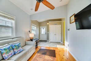 Interior - Walk to Lake! Pet-friendly Cottage in Honeoye (Honeoye)