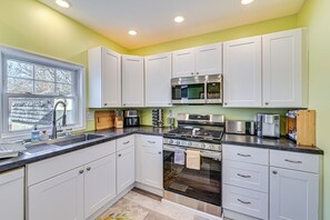 Cottage (2 Bedrooms) | Interior - Pet-friendly Honeoye Cottage Rental: Walk to Lake! (Honeoye)