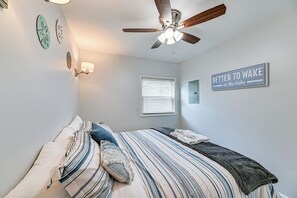 Cottage (2 Bedrooms) | Interior - Pet-friendly Honeoye Cottage Rental: Walk to Lake! (Honeoye)