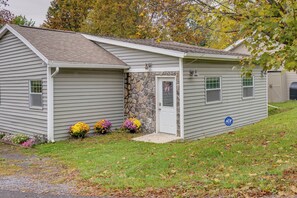 Cottage (2 Bedrooms) | Interior - Walk to Lake: Honeoye Cottage Near Bristol Mtn! (Honeoye)
