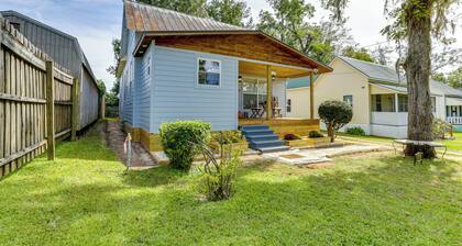 Inviting Quincy Cottage: Walk to Historic Downtown