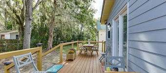 Inviting Quincy Cottage: Walk to Historic Downtown
