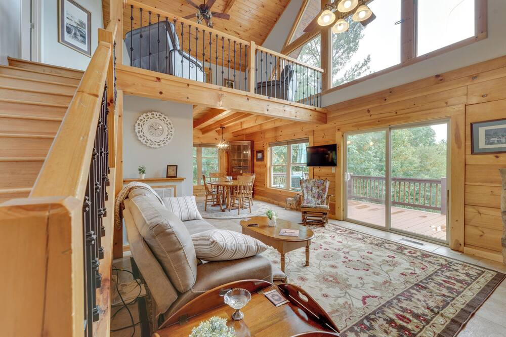 Deck, Grill & Fire Pit: Blue Ridge Mountain Cabin! - Polkville, NC