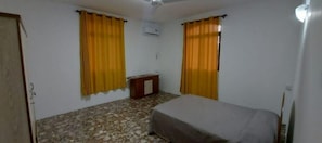 2 bedrooms, bed sheets - Bungalow 4 en Bord de mer Mont Choisy (Trou-aux-Biches)