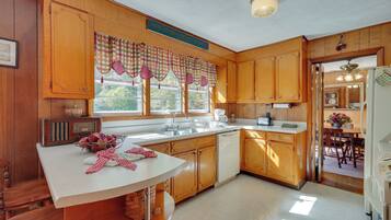 House (4 Bedrooms) | Front of property