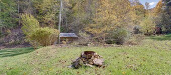Haysi Nature Getaway w/ Fire Pit & On-site Creek!