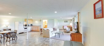 Maine Retreat w/ Ocean Views, Walk to Downtown!