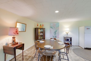 Apartment (1 Bedroom) | Interior - Maine Retreat w/ Ocean Views, Walk to Downtown! (Eastport)