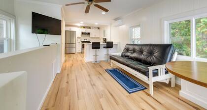 Horseshoe Lake Vacation Rental w/ Deck & Kayaks!