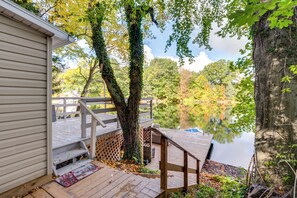 House (1 Bedroom) | Interior - Horseshoe Lake Vacation Rental w/ Deck & Kayaks! (Batavia)