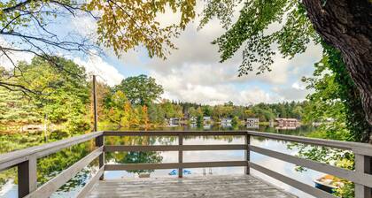Horseshoe Lake Vacation Rental w/ Deck & Kayaks!