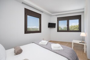 2 habitaciones, tabla de planchar con plancha, wifi y ropa de cama 