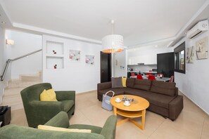 TV, fireplace, DVD player, table tennis